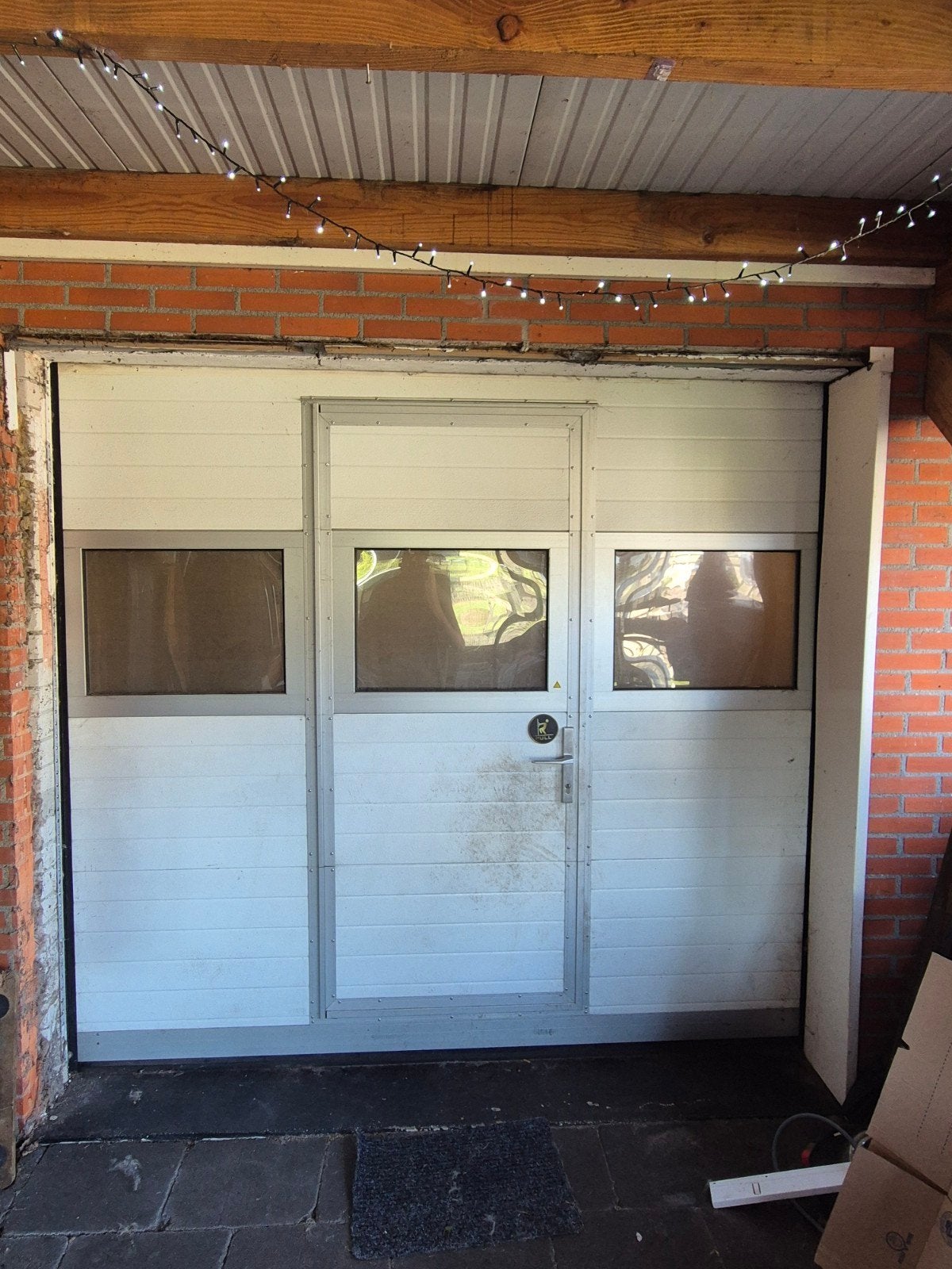 Garagedeur met loopdeur en LiftMaster opener, Doe-het-zelf en Verbouw, Ophalen, Garagedeur, Kunststof, Gebruikt