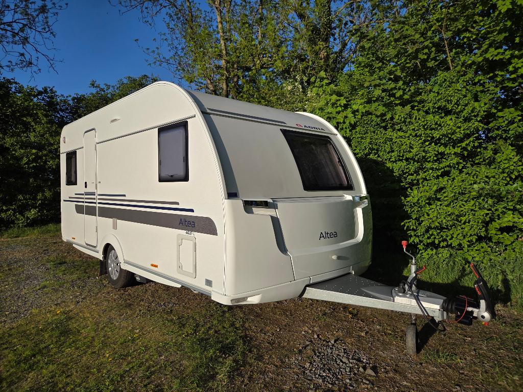 Adria Altea 462 PU 2016 | Mover | Luifel | Zeer compleet, Vast bed, Rondzit, Koelkast, Particulier