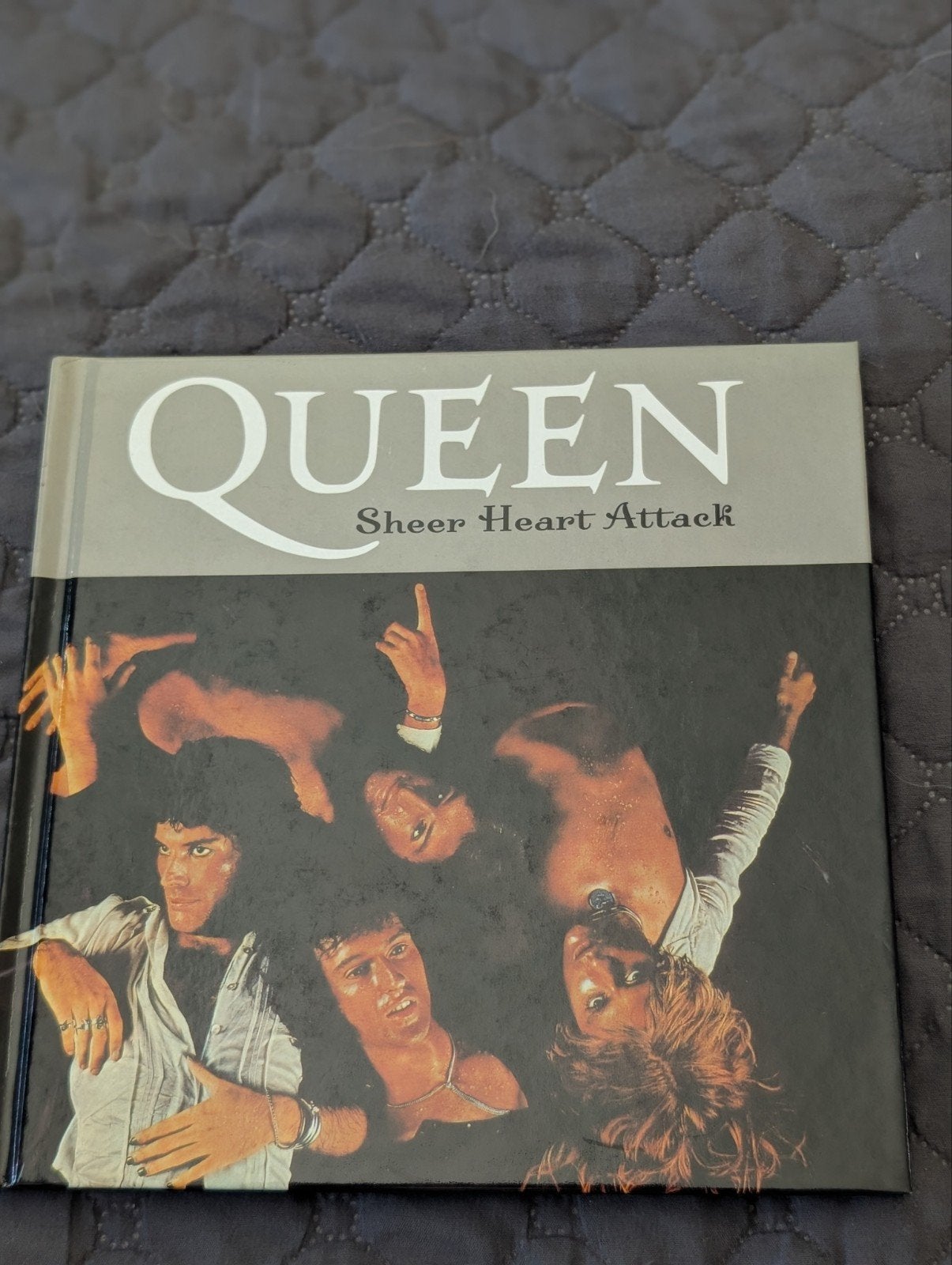 Queen - Sheer Heart Attack CD + Boek, Verzenden, Zo goed als nieuw, Inclusief boekje, Classic Rock