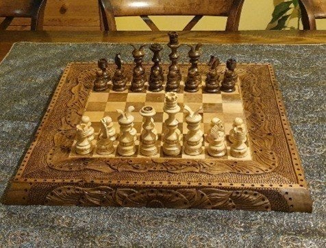 Uniek Handgemaakt Houten Schaakspel - Prachtig Snijwerk, Een of twee spelers, Ophalen of Verzenden, Zo goed als nieuw