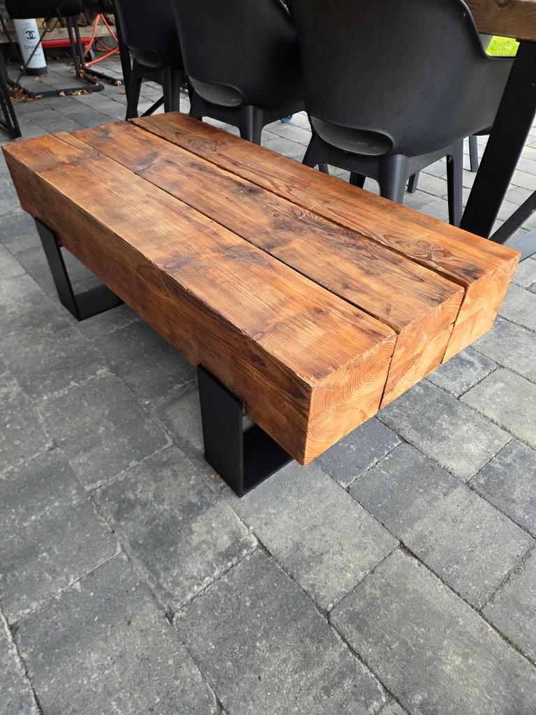 Robuuste salontafel van massief hout en metaal, Huis en Inrichting, Tafels | Salontafels, Overige houtsoorten, 100 tot 150 cm