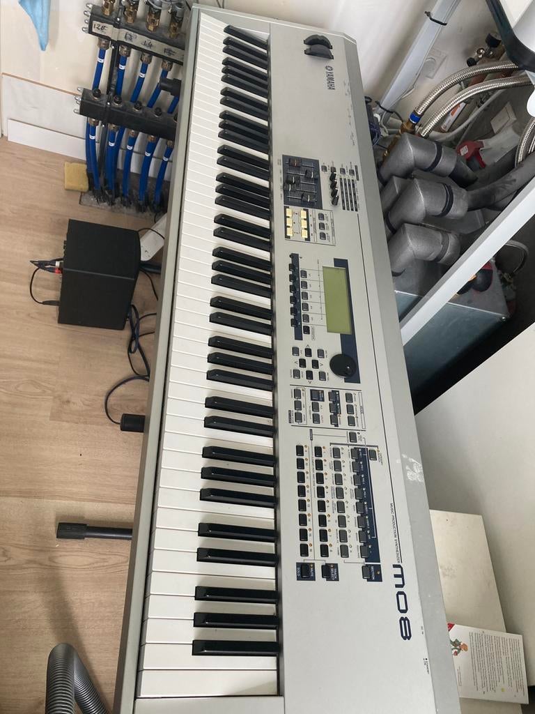 Yamaha mo8 keyboard met flightcase, Muziek en Instrumenten, Keyboards, Ophalen, 88 toetsen, Yamaha, Zo goed als nieuw