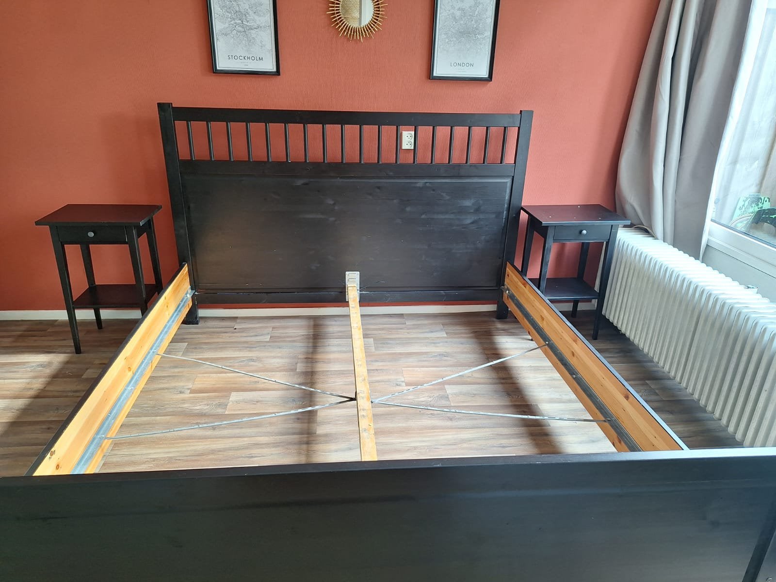IKEA bedframe + nachtkastjes + plank, Huis en Inrichting, Ophalen, Gebruikt, Zwart, Tweepersoons