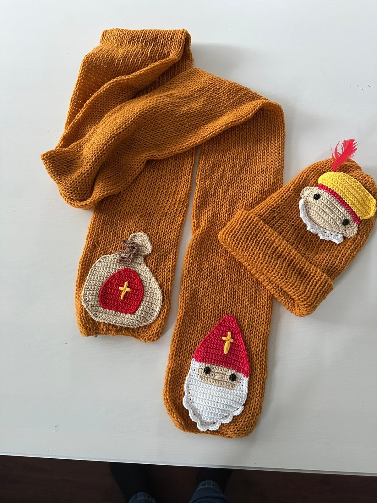 Leuke set sjaal en muts Sinterklaas, Piet, Setje, Jongen of Meisje, Nieuw, Ophalen of Verzenden