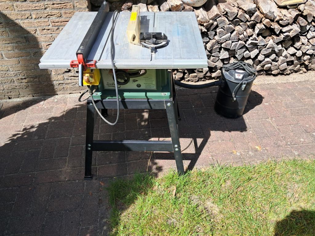 Tafelzaag met afzuiging Huvema, Ophalen, Gebruikt, Cirkelzaag, 70 mm of meer