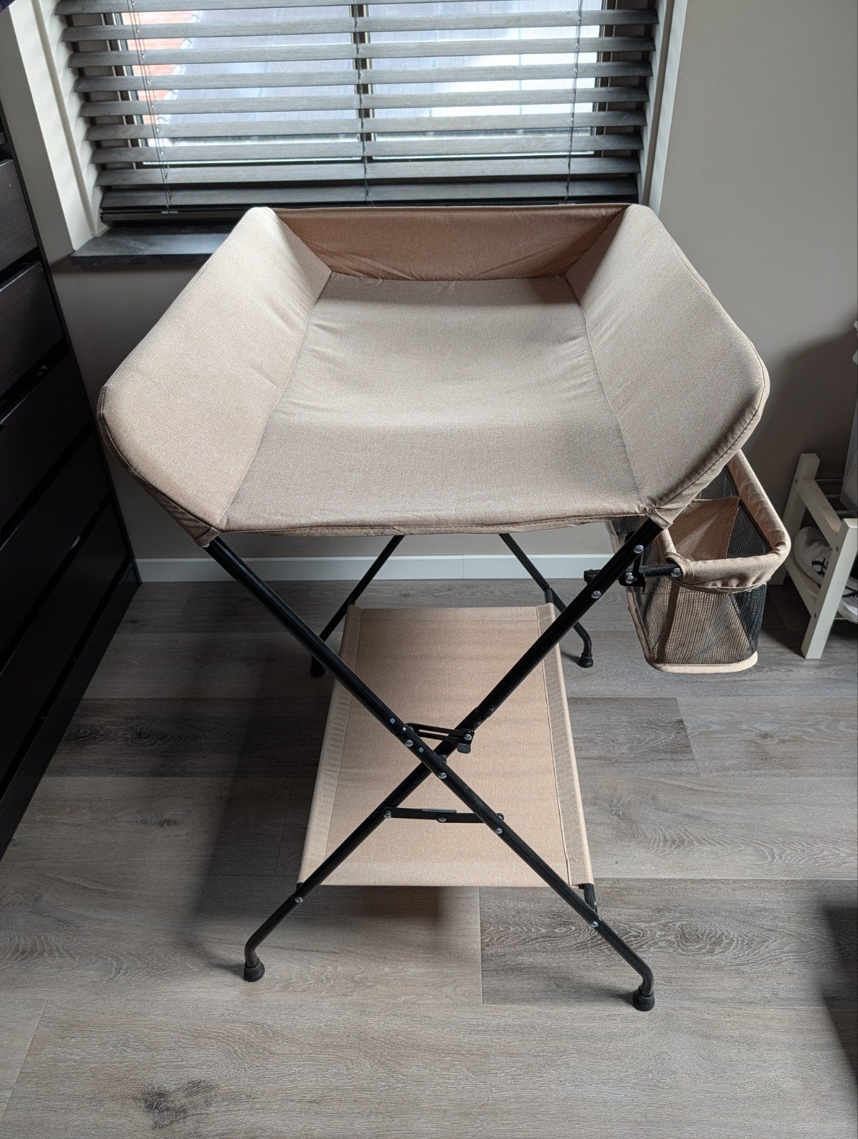 Inklapbare verschoontafel / commode, Ophalen, Zo goed als nieuw, Commode, Opstaande rand