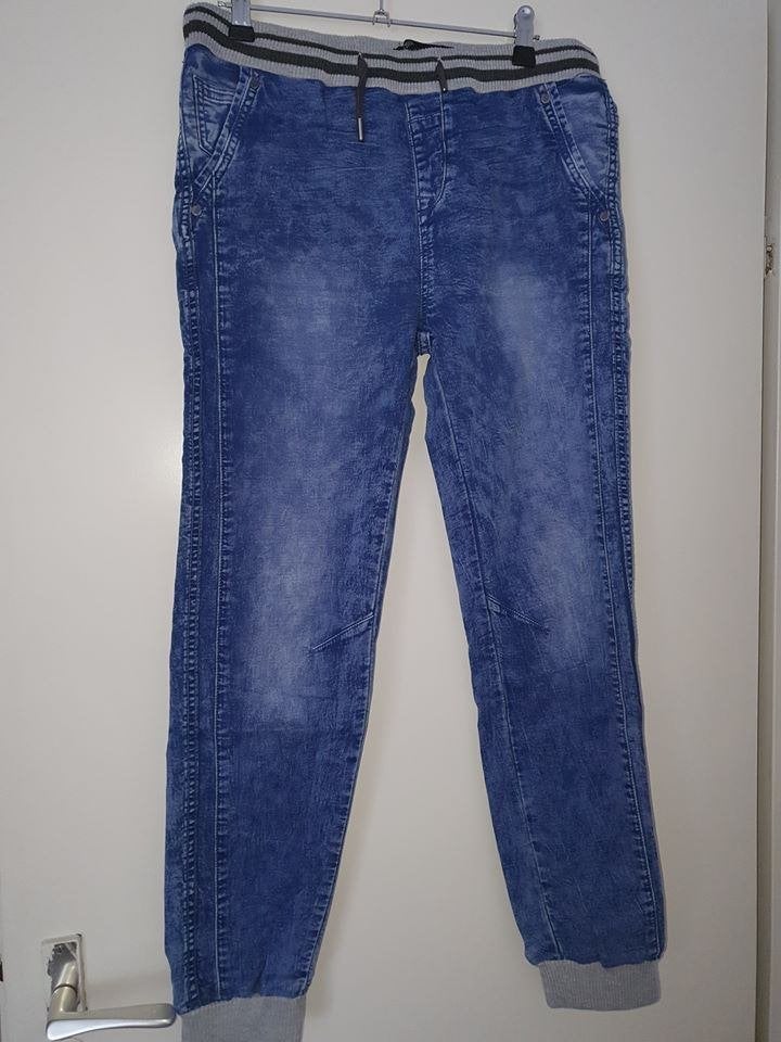 Stoere blauwe jogg jeans voor jongens maat 158, Kinderen en Baby's, Kinderkleding | Maat 158, Broek, Ophalen of Verzenden, Zo goed als nieuw