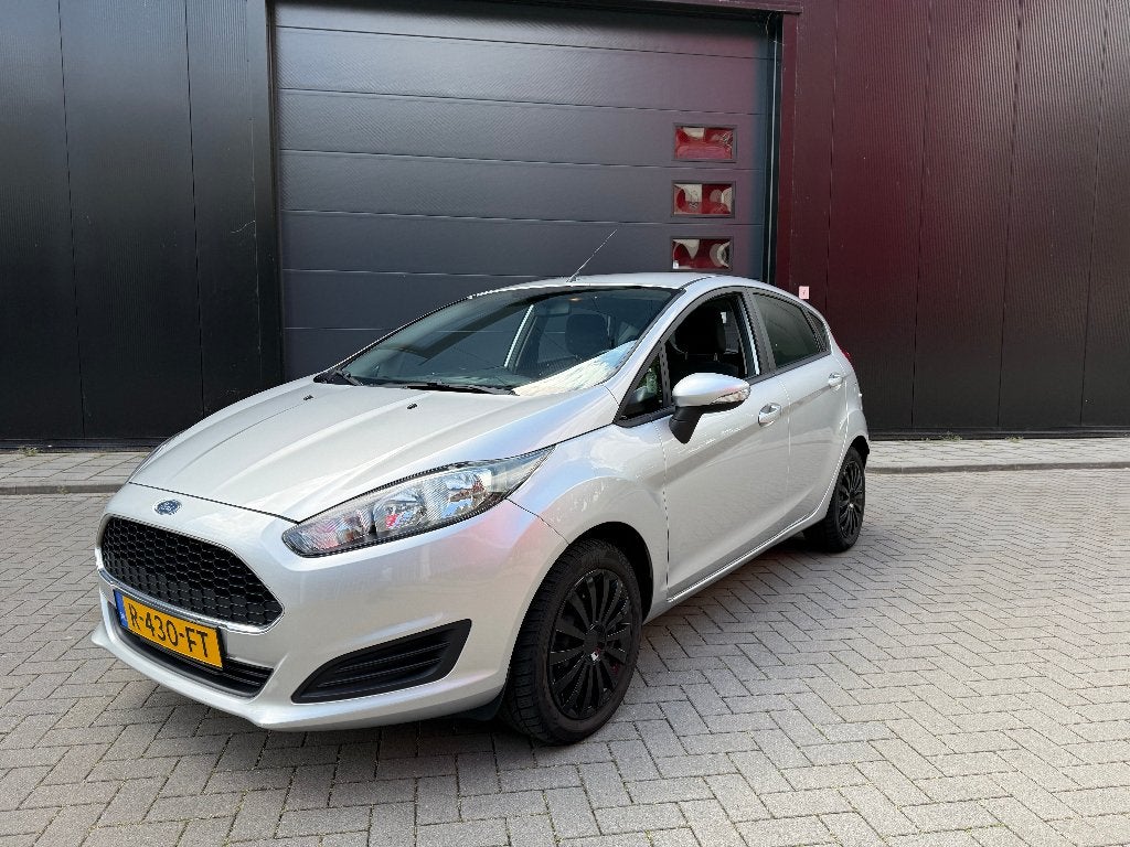 Ford Fiesta 1.25 5DRS 2016 Grijs, Auto's, Voorwielaandrijving, Stof, Bedrijf, Handgeschakeld