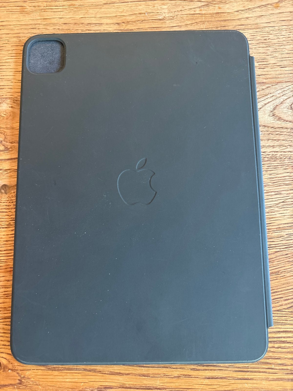 Apple Smart Folio Trifold voor iPad Pro 11”, Computers en Software, Tablet-hoezen, Zo goed als nieuw, Bescherming voor- en achterkant