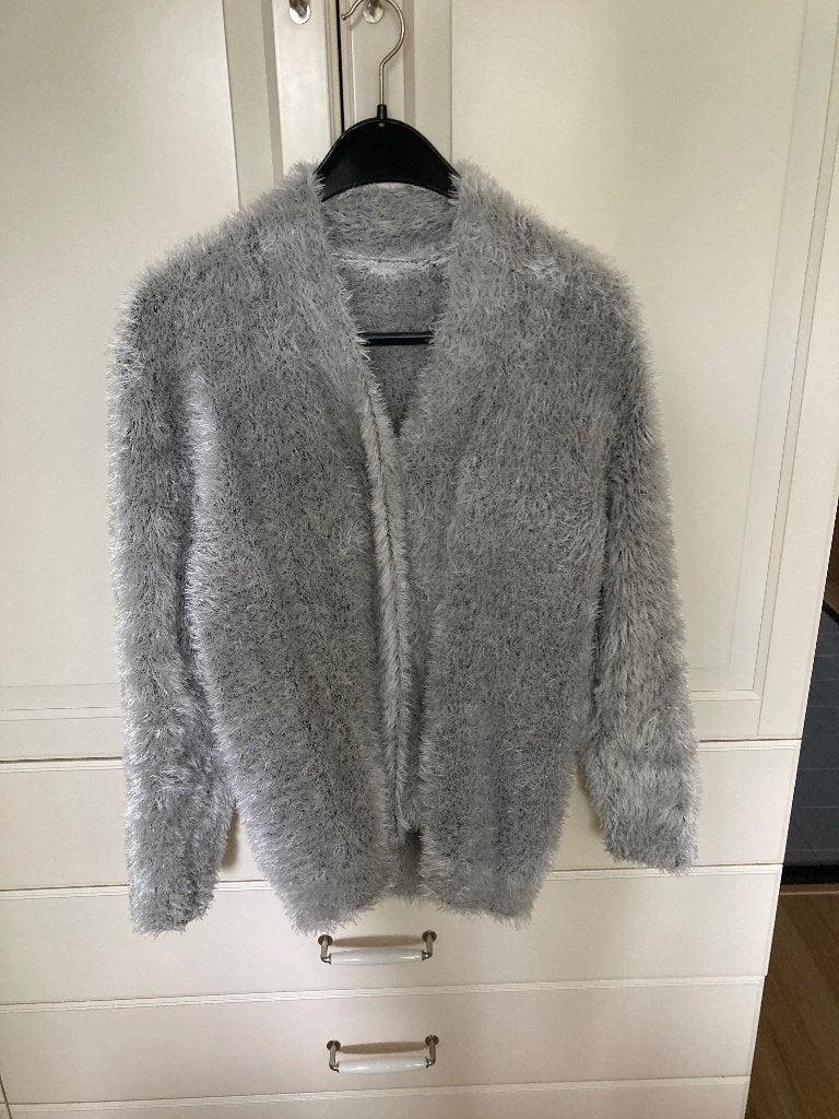 Vest harig, zwart en grijs, beide € 19,00. Koopje!, Ophalen of Verzenden, Zo goed als nieuw, Maat 38/40 (M), Zwart
