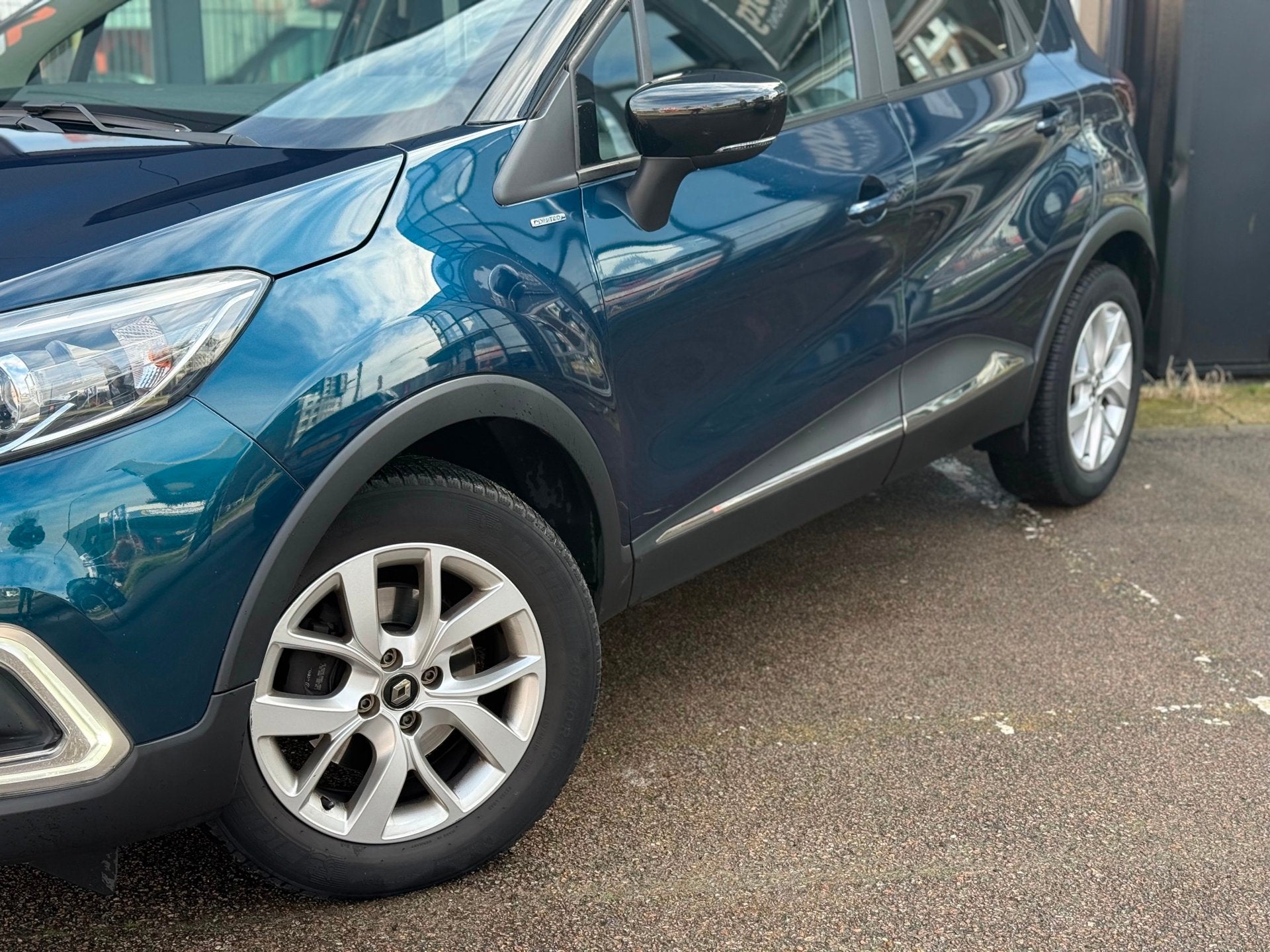 Renault Captur 1.3 TCe Intens | Airco | Cruise | Trekhaak |, Auto's, Renault, Voorwielaandrijving, Gebruikt, Euro 6, 4 cilinders