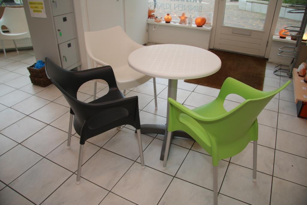 Wachtkamer (kuip)stoelen (9 stuks) en Bijbehorende 2 tafels, Ophalen, Gebruikt, 50 tot 100 cm, Rond
