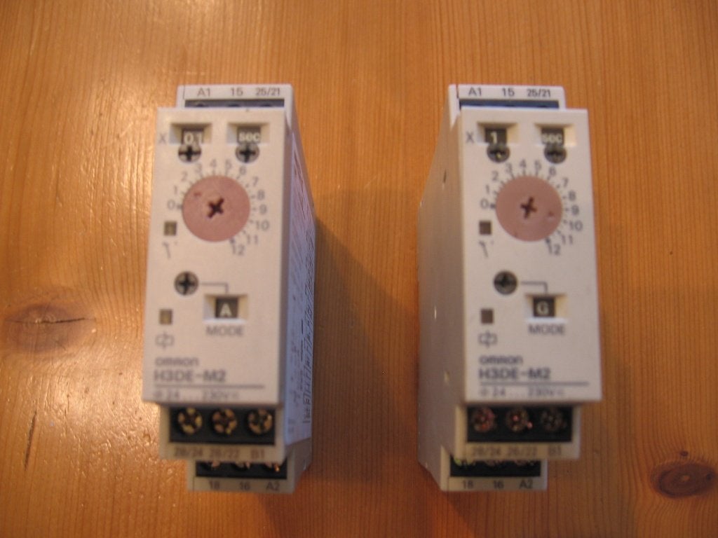 Omron timer H3DE-M2 tijdrelais., Ophalen of Verzenden, Gebruikt