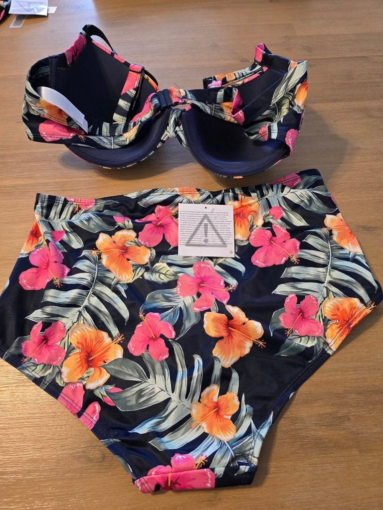 Nieuwe Janina Curved Bikini Set - Bloemenprint XL, Janina Curved, Meerkleurig, Nieuw, Ophalen of Verzenden