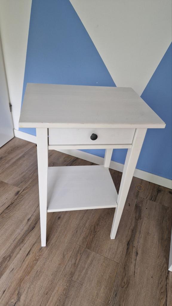 Wit nachtkastje ikea, Ophalen, Gebruikt, 55 tot 70 cm, 45 tot 65 cm