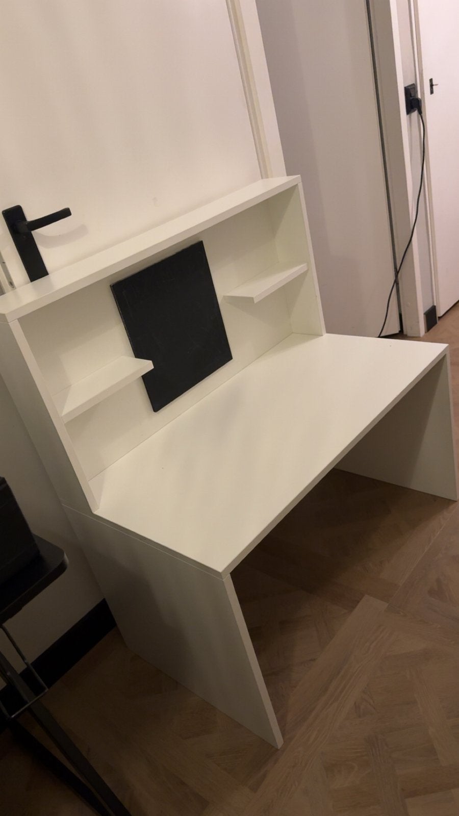 Modern wit bureau met opbergruimte en schoolbord, Huis en Inrichting, Bureaus, Ophalen, Opbergruimte, Spaanplaat of MDF, Zo goed als nieuw