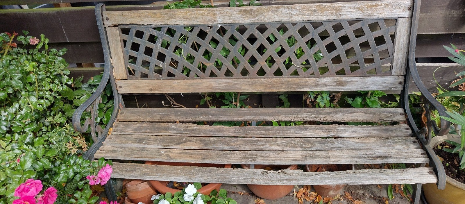Vintage tuinbank met gietijzeren frame en houten latten, Ophalen, Gebruikt, Hout