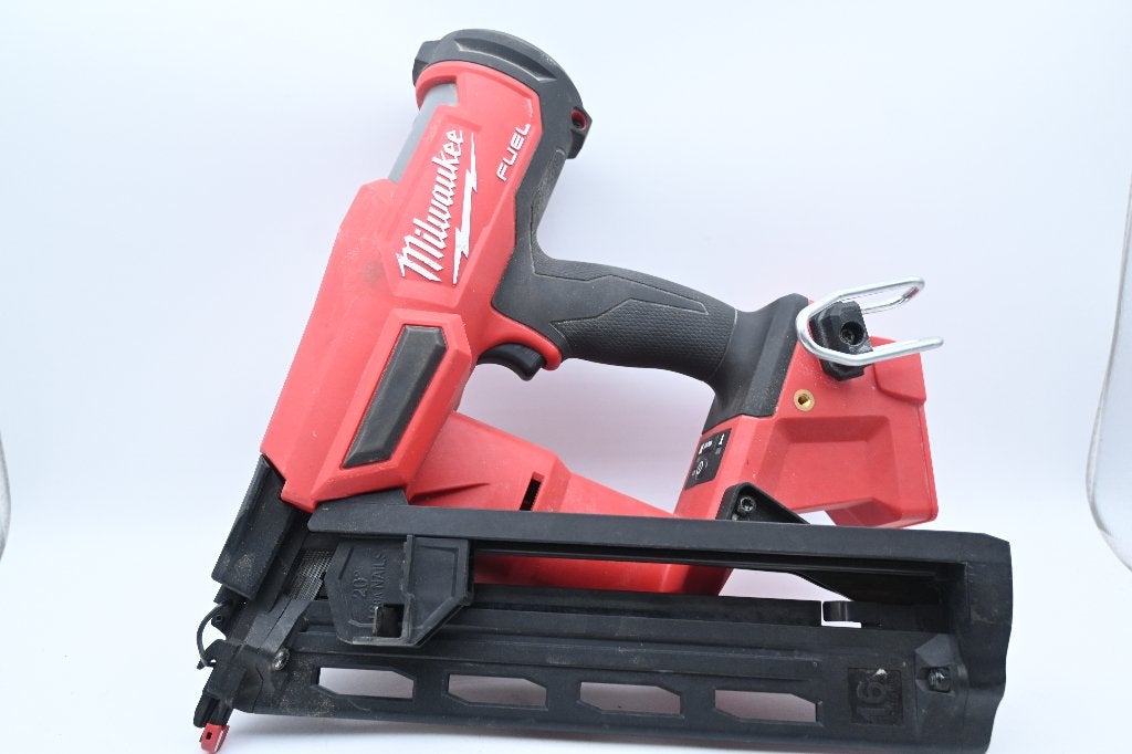 Milwaukee M18 FN16GA Tackermachine - Losse Body, Gebruikt, Onbekend, Ophalen of Verzenden, Milwaukee