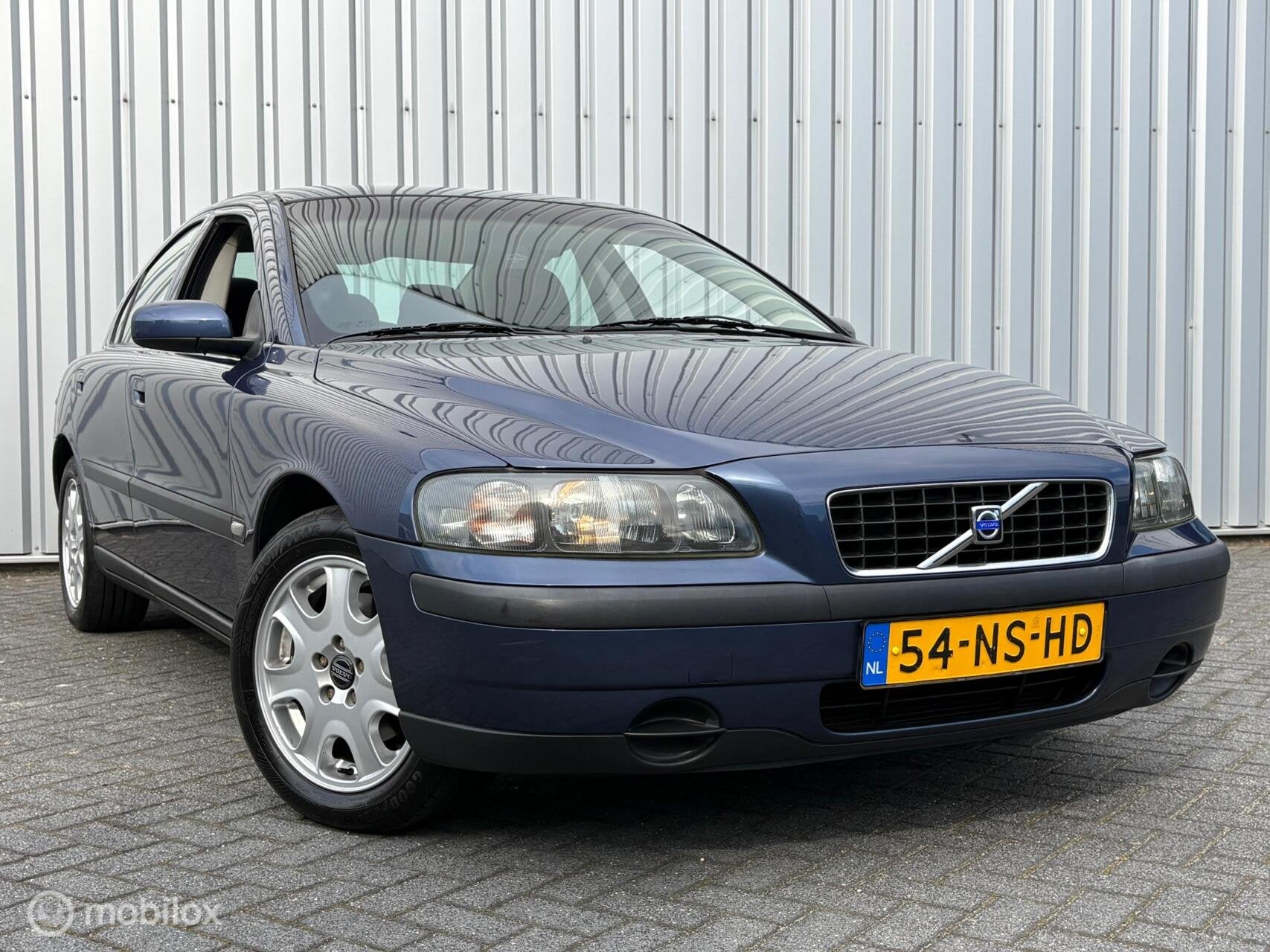 Volvo S60 2.4 | Aut | 140pk | Trekhaak | NAP | Youngtimer |, Stof, Gebruikt, Zwart, Blauw