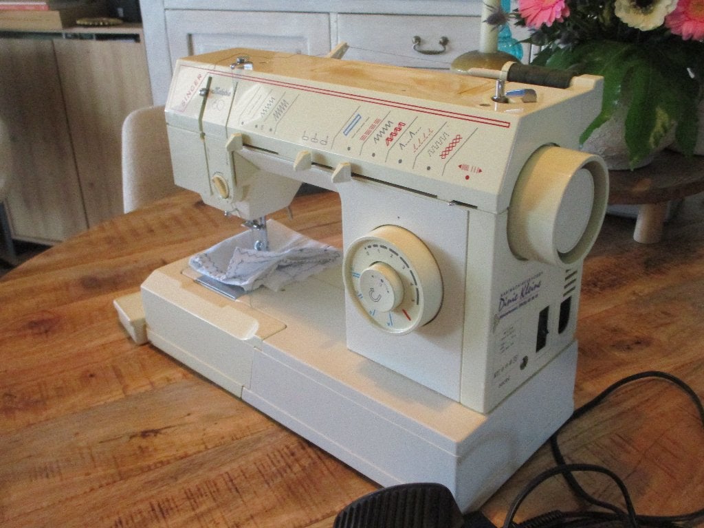 Singer Naaimachine,v.a 70,00e, Hobby en Vrije tijd, Ophalen, Gebruikt, Naaimachine, Singer