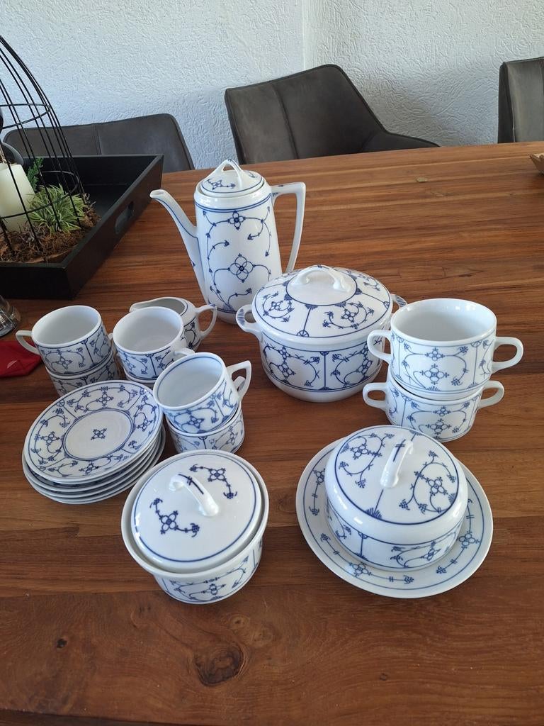 Jäger servies - Koffiepot, soepschaal, kop en schotels, Ophalen
