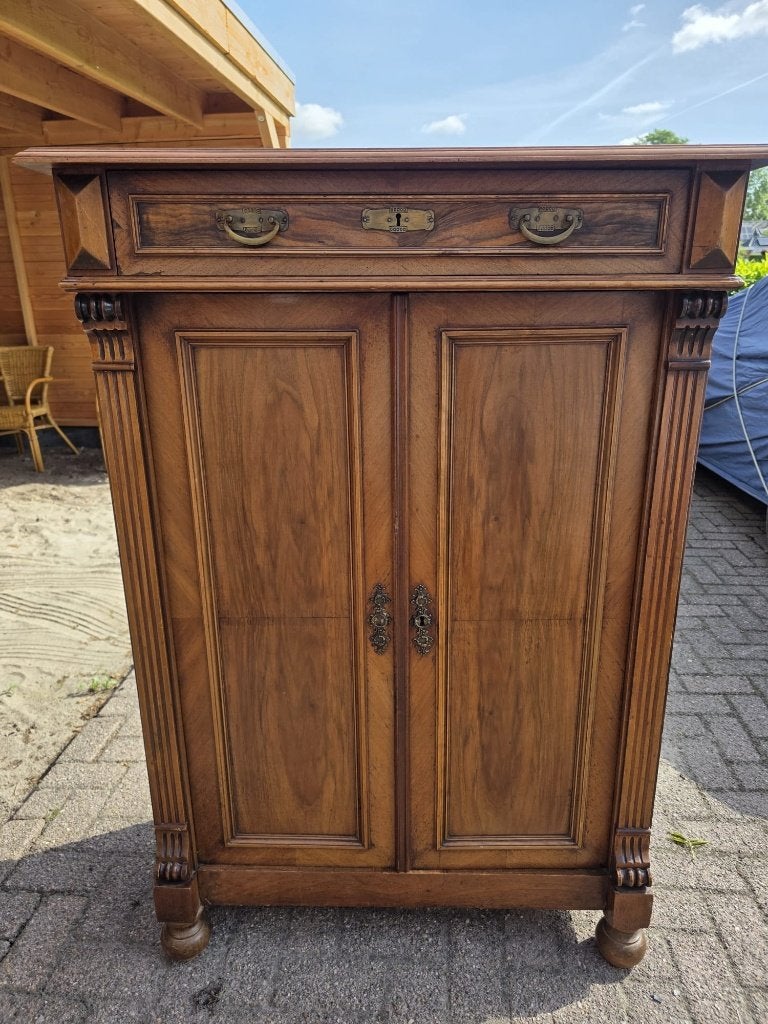 Antieke Meidenkast, Ophalen