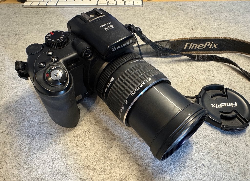 Foto 6 van Fujifilm FinePix S9500 Digital Camera - Goede staat