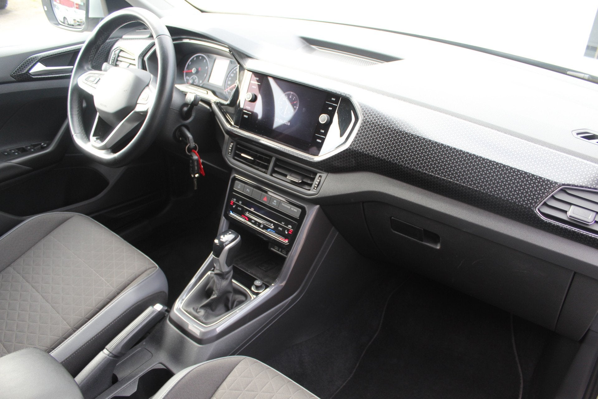 Volkswagen T-Cross 1.5 TSI Style Stoelverwarming/Achteruitri, Auto's, 12 maanden, 4 cilinders, Automatische klimaatregeling, SUV of Terreinwagen