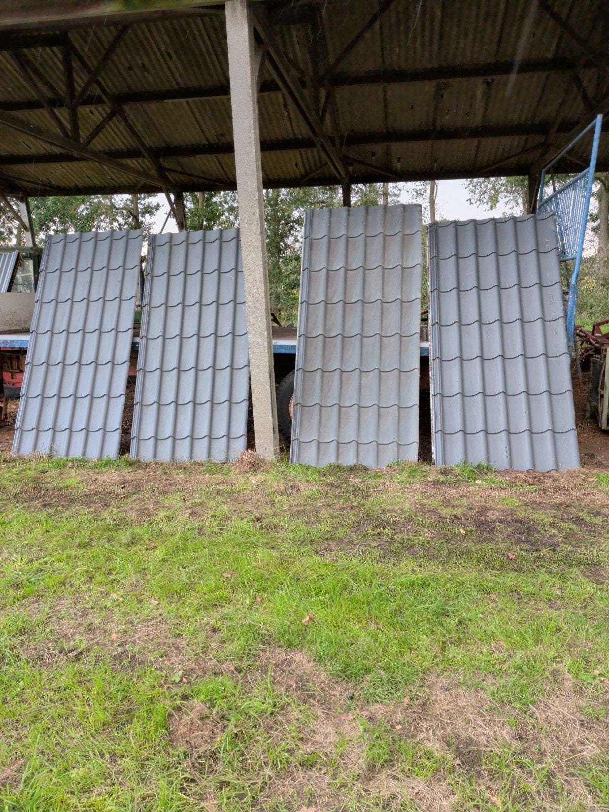Geïsoleerde dakpanplaten sandwichpaneel damwandplaat, Gebruikt, 15 m² of meer, Metaal, Grijs