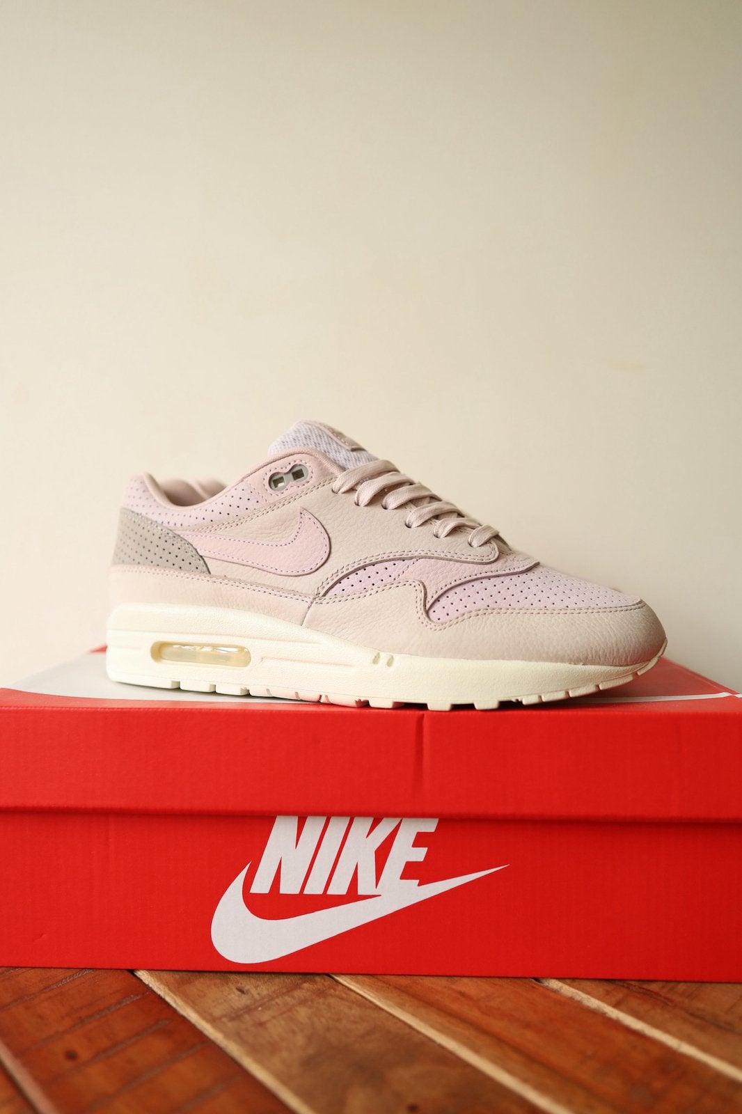 Nike air max 1 pinnacle pink maat 42, Ophalen, Overige kleuren, Sneakers of Gympen, Zo goed als nieuw