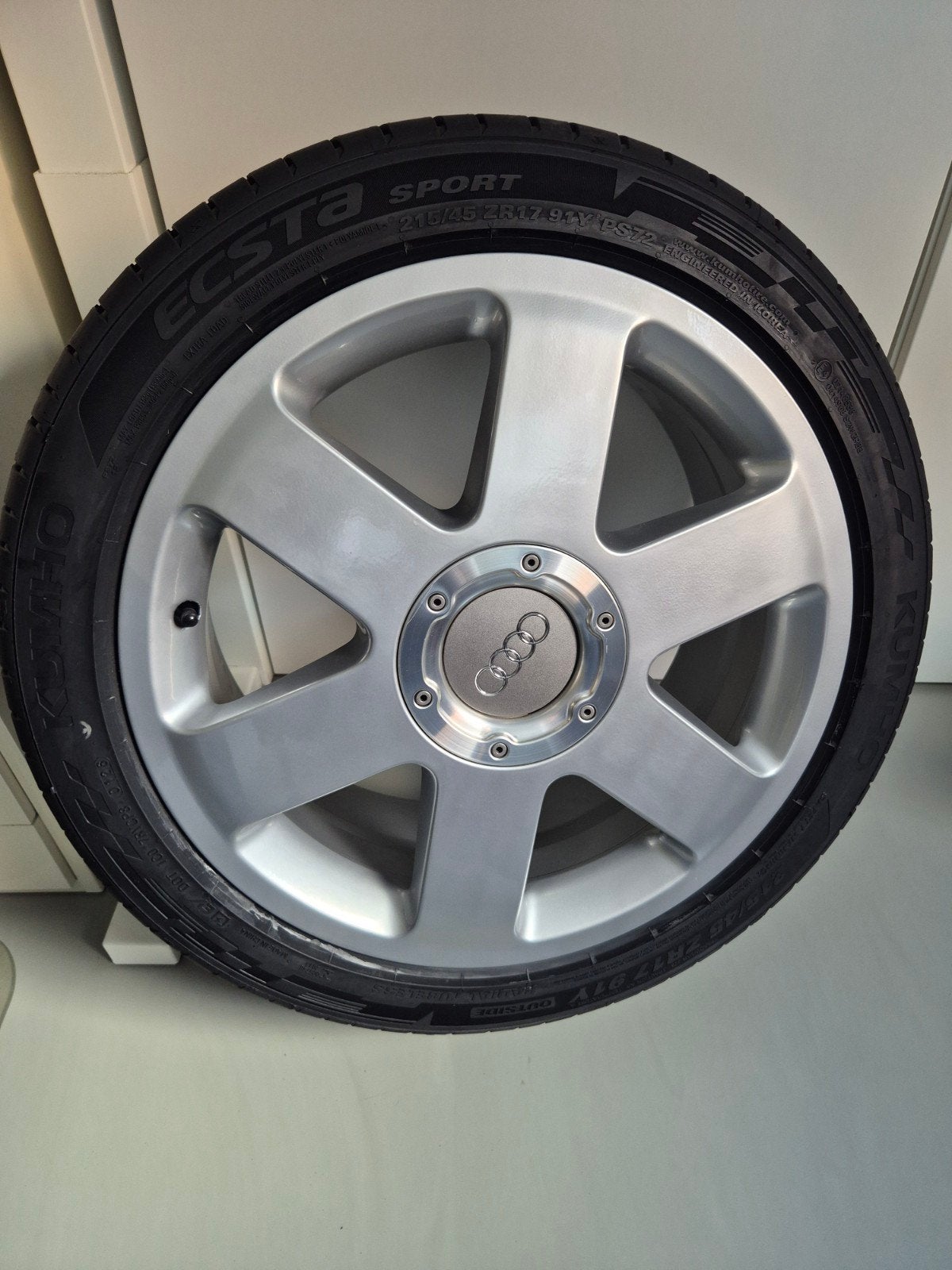 Originele Audi TT 6-spaaks velgen met nieuwe banden, Auto-onderdelen, Banden en Velgen, Ophalen, 215 mm, Banden en Velgen, Nieuw