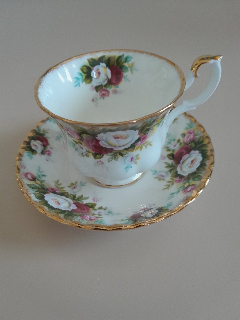 Royal Albert Celebration kop en schotels., Huis en Inrichting, Keuken | Servies, Ophalen of Verzenden, Zo goed als nieuw, Overige stijlen