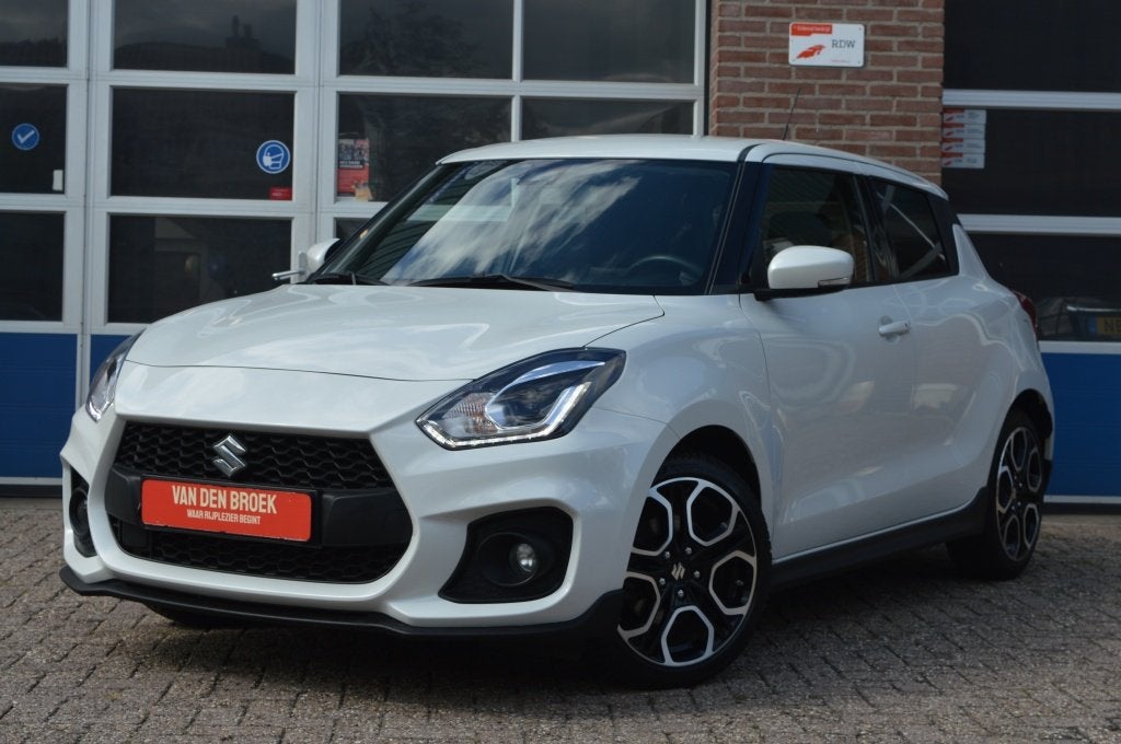 Suzuki Swift 1.4 Sport | CAMERA - STOELVERW. (bj 2021), Auto's, Stof, Gebruikt, 4 cilinders, 129 pk