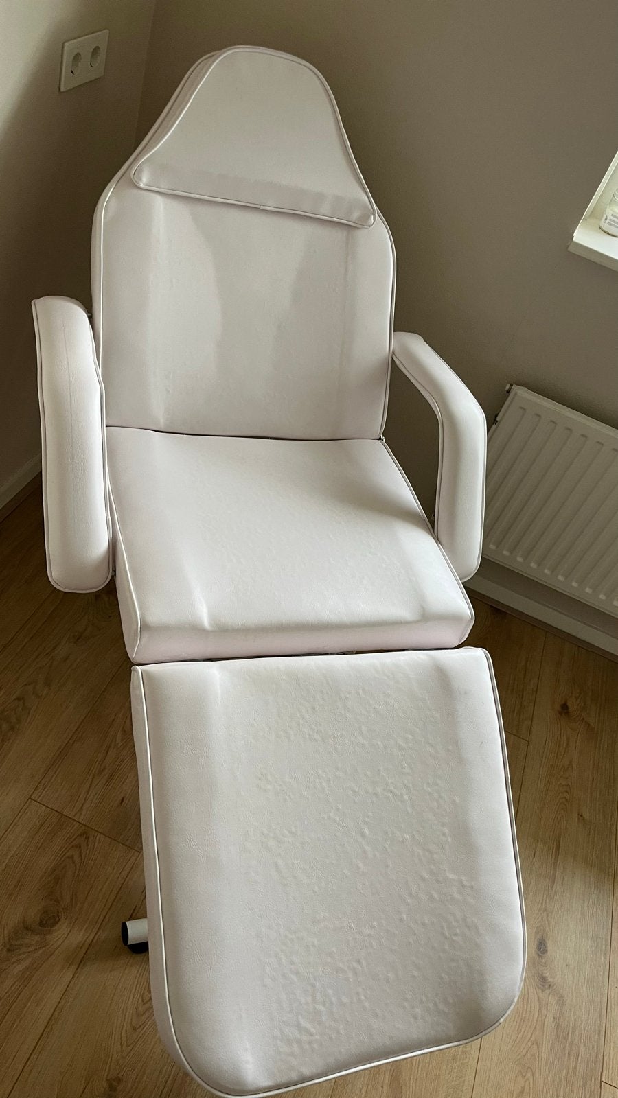 Witte behandelstoel / massagetafel, Ophalen, Kunststof, Wit, Zo goed als nieuw
