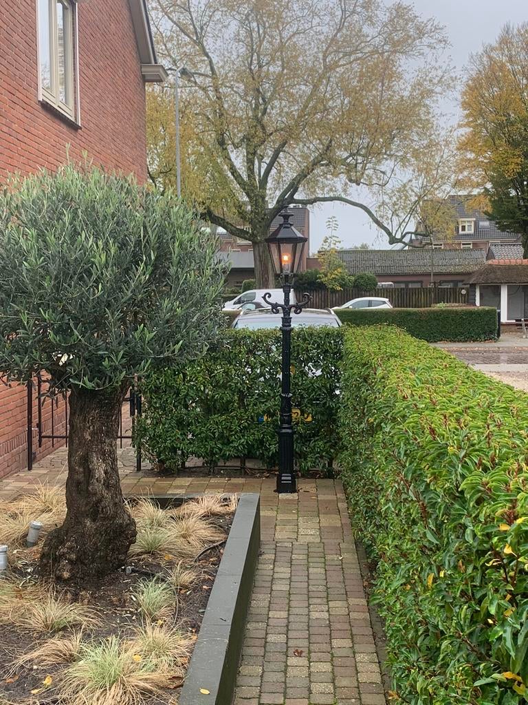 Zwarte gietijzeren buitenlamp., Tuin en Terras, Buitenverlichting, Ophalen, Staande lamp, Netvoeding, 50 tot 250 watt