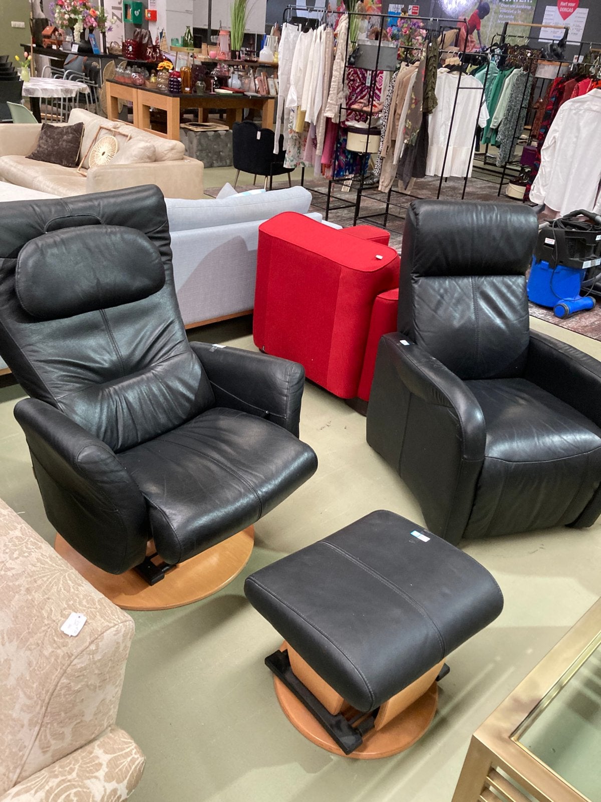 Luxe Relaxstoel Zwart Leer met Voetenbank - Comfortabel & St, Gebruikt, Minder dan 75 cm, W, Leer