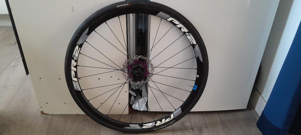 Schijfrem voorwielen 2x Giant. & Cube racefiets gravelbike, Fietsen en Brommers, Fietsonderdelen, Ophalen, Racefiets, Band