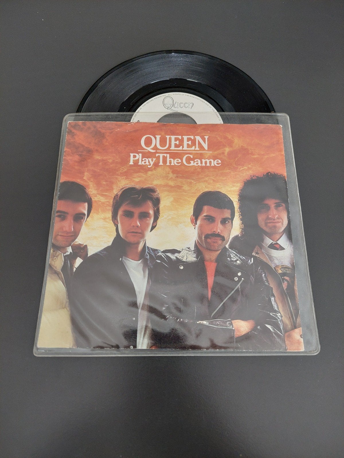 Queen play the game, Ophalen of Verzenden, Gebruikt, 7 inch