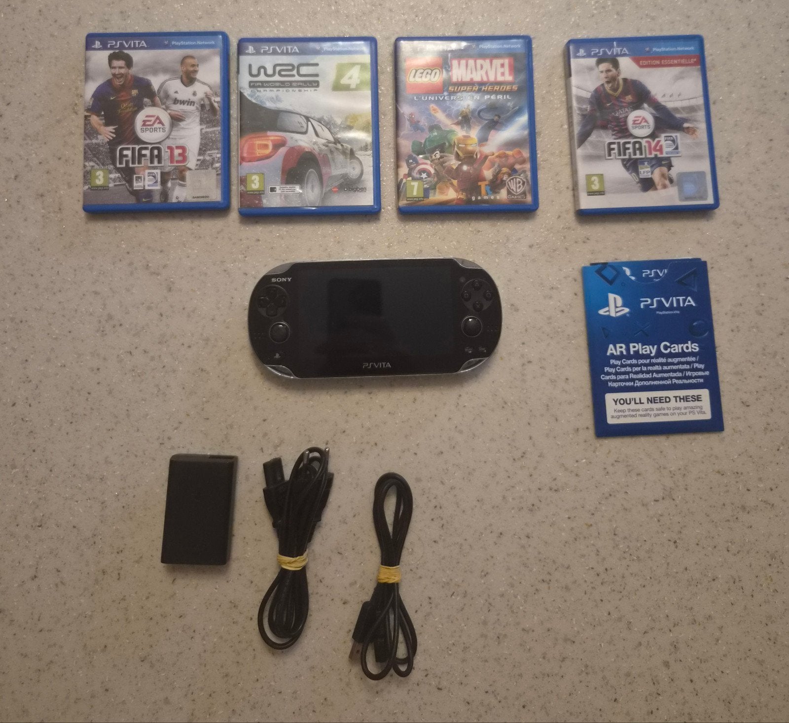 Sony PlayStation Vita PCH-1004 met 4 games en accessoires, Spelcomputers en Games, Spelcomputers | Sony PlayStation Vita, Ophalen of Verzenden