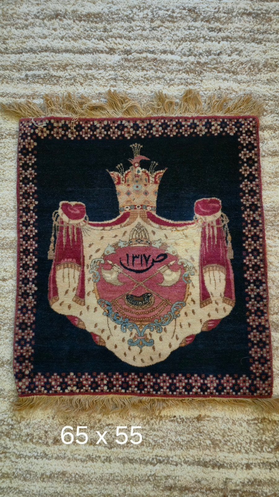 Antiek Perzisch bidkleedje met koninklijk wapen, Antiek en Kunst, Ophalen of Verzenden
