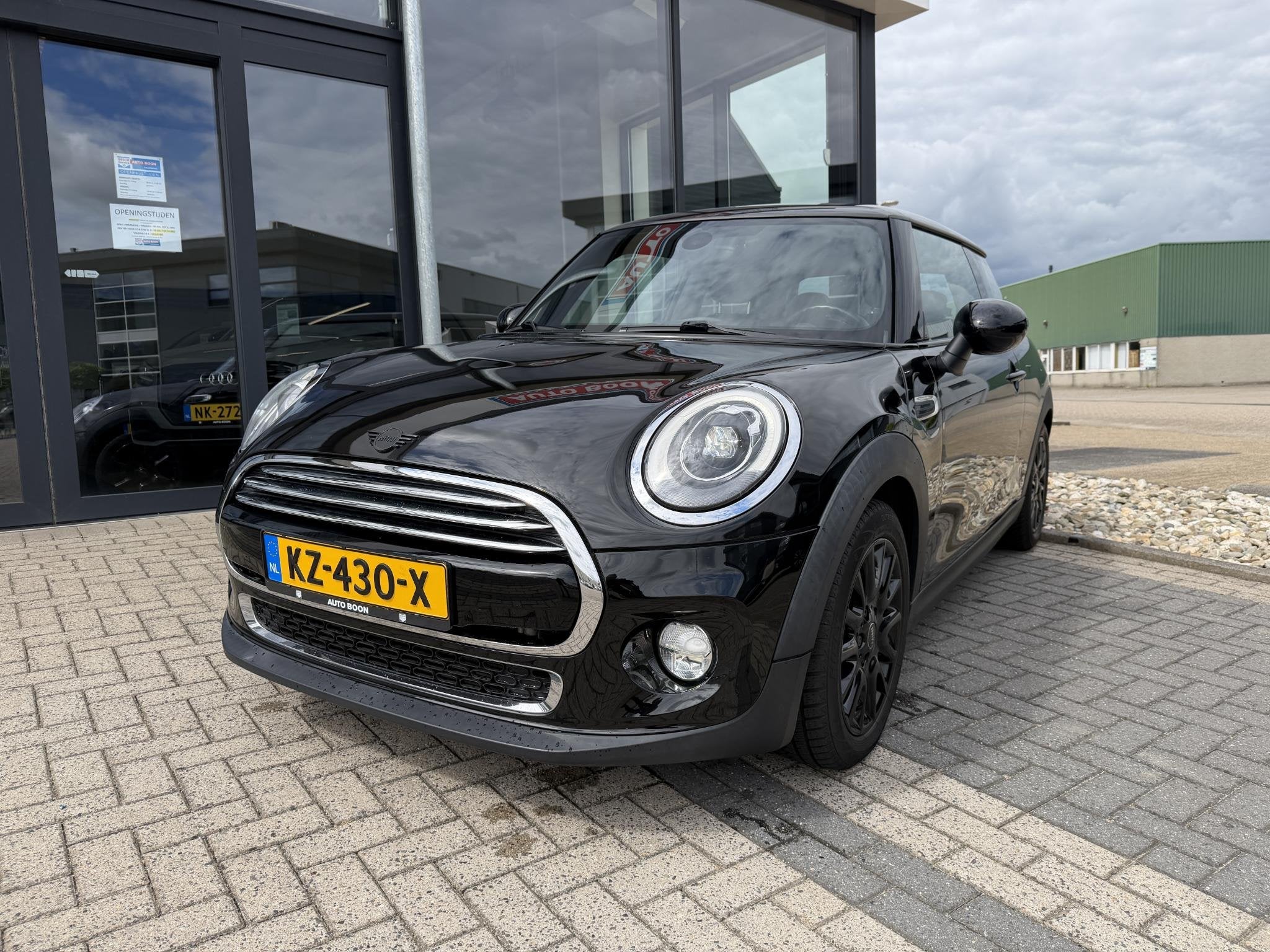 MINI 3-Deurs 1.5 136PK : NAVI/LEER/LED/PDC/ CLIMA/S&S/MEDIA/, Auto's, Mini, Voorwielaandrijving, Dealer onderhouden, 136 pk, Gebruikt