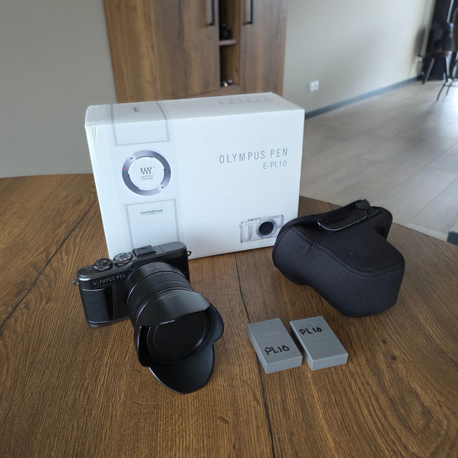 Olympus E-PL10 met Lumix 14-140mm lens, compleet, Accu, Ophalen of Verzenden, Zo goed als nieuw, Olympus