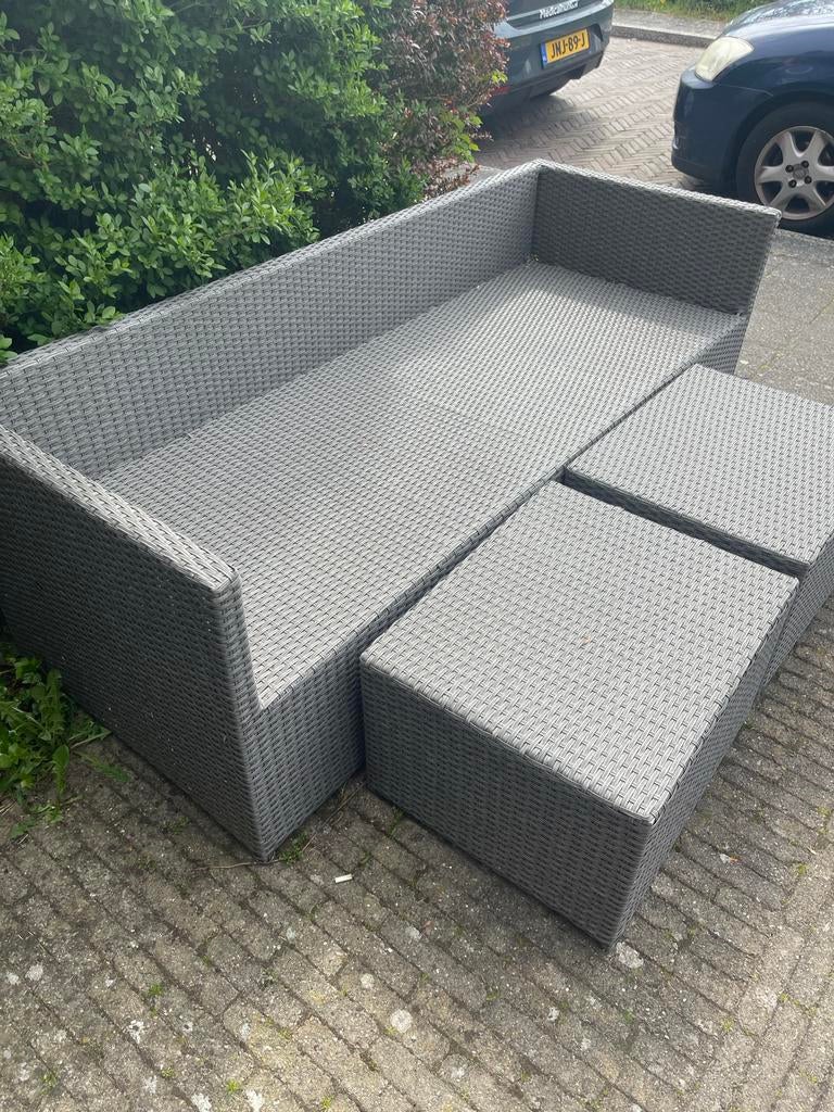 Grijze Wicker Loungeset met 3 Zitplaatsen en Hocker, Tuin en Terras, Tuinsets en Loungesets, Gebruikt, 3 zitplaatsen, Ophalen of Verzenden