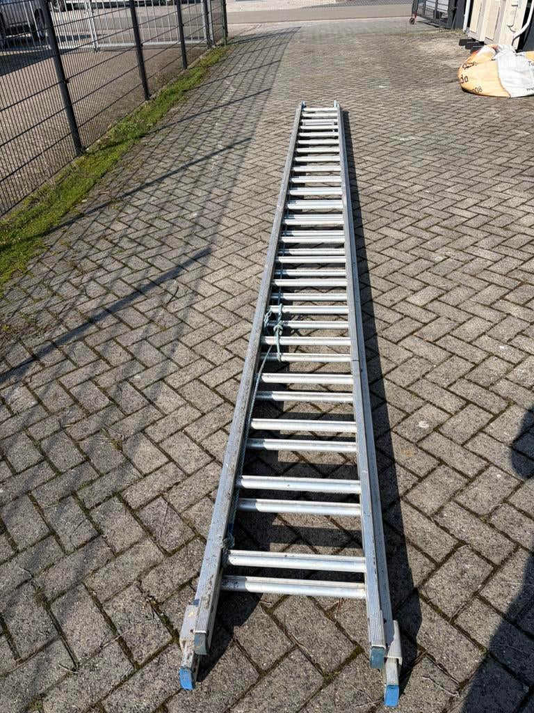 Aluminium schuifladder Solide, Doe-het-zelf en Verbouw, Ladders en Trappen, Ophalen, Gebruikt, Ladder, Opvouwbaar of Inschuifbaar