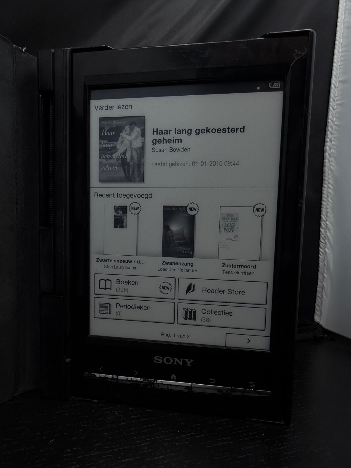 Sony Reader PRS-T1 met 369 boeken + hoes met lamp  Werkend, Computers en Software, E-readers, Gebruikt, Ophalen of Verzenden, 4 GB of minder