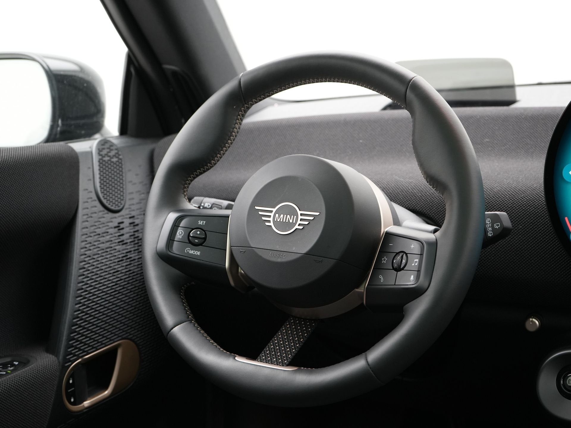 MINI Cooper SE Classic Pakket M Accu conditie 99% (bj 2025), Gebruikt, Zwart, Met garantie (alle), 4 stoelen