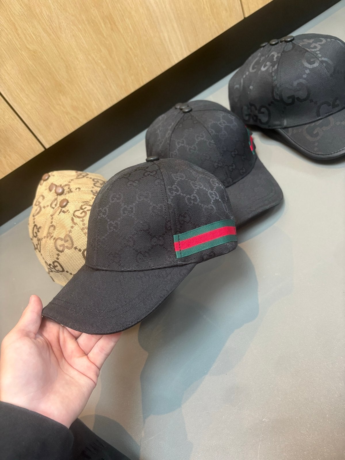 Gucci pet met GG-monogram en Web-streep, Ophalen of Verzenden, Nieuw, One size fits all, Pet
