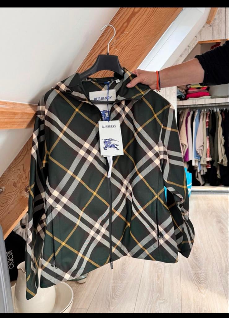 Burberry dames jas - Nieuw met prijskaartje - Maat M, Kleding | Dames, Jassen | Zomer, Ophalen of Verzenden, Nieuw, Maat 38/40 (M)