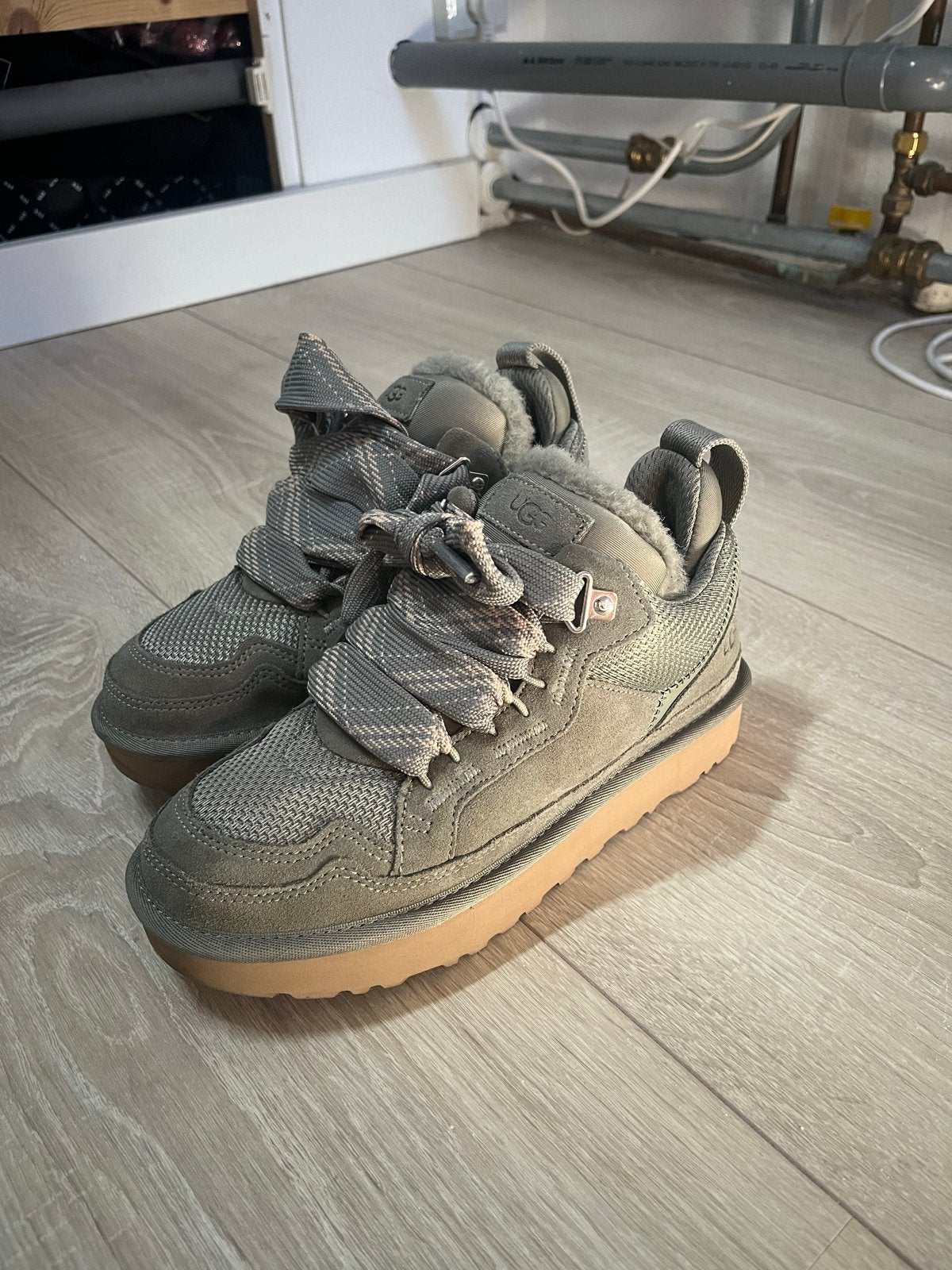Ugg sneakers grijs maat 37, Ophalen, Nieuw, Sneakers of Gympen, Groen