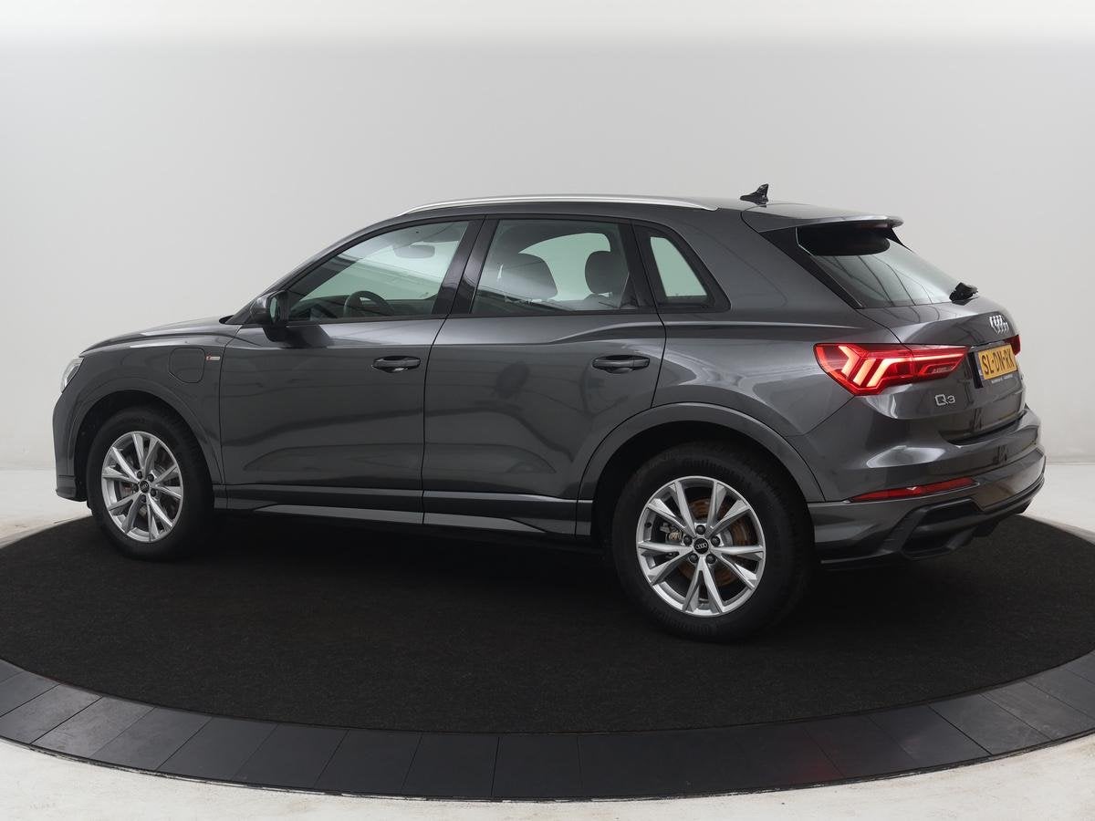 Audi Q3 45 TFSI e S edition SOH 94,1% | S-Line | Navigatie |, Gebruikt, Leder en Stof, Hybride Elektrisch/Benzine, 13 kWh